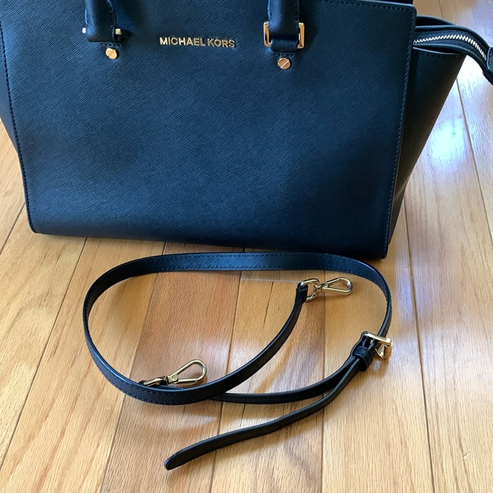 Michael Kors Selma Tote - Picture 5 of 13